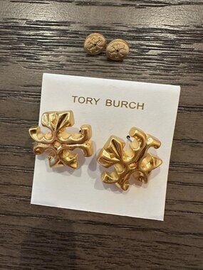 Tory Burch Classic Iconic Stud Earrings in Vintage Matte Gold